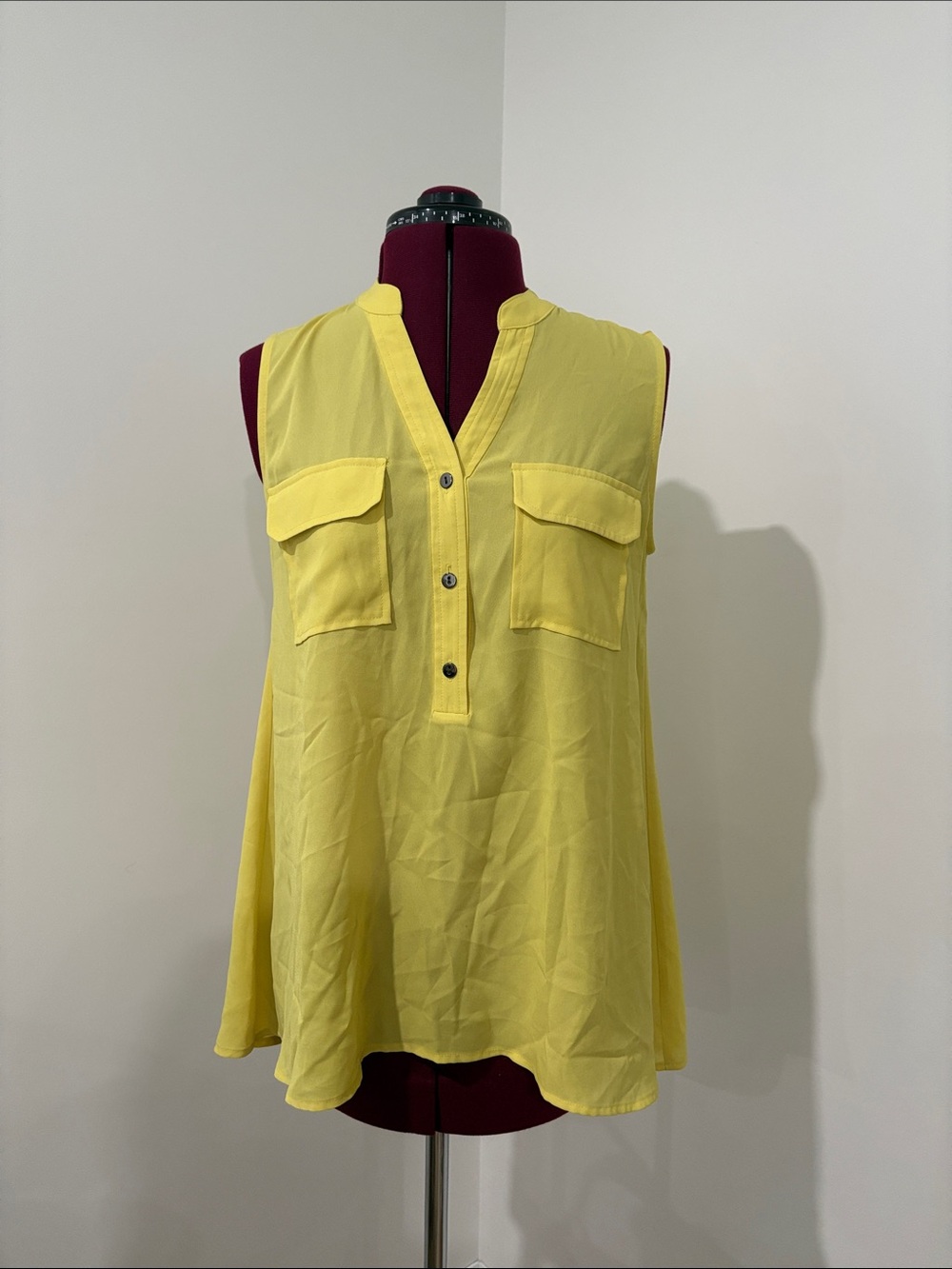 Alfani Bright Yellow Sleeveless V-Neck Tank with Front Pockets